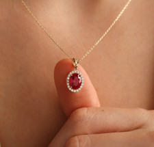 Collana con ciondolo rubino