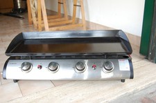 una piastra 4 fuochi con pick-up da esterno misure 80 x 33 e 2 zanzariere nuove