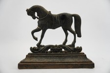 Antico grande piedistallo per