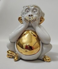 Scimmia seduta non parla male