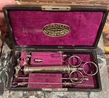 Antico set di strumenti