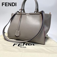 Borsa a tracolla Fendi Roma Trois Jours in pelle con tracolla grigio medio Made in Italy