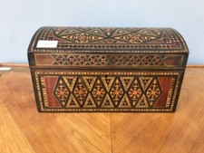 Grazioso Bauletto Portagioie di gusto arabeggiante - Conservato