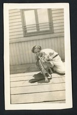 Uomo che abbraccia adorabile