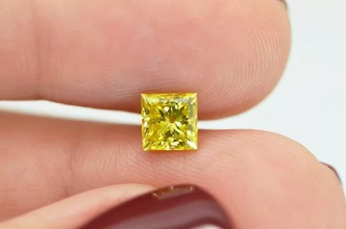 Anello con diamanti gialli