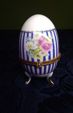 UOVO  IN PORCELLANA CON MOTIVO