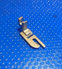 Piedino piatto per macchina da