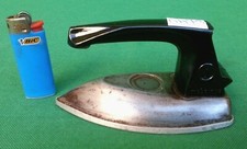 VECCHIO FERRO DA STIRO GIOCATTOLO VESTITI BAMBOLE VINTAGE MEBETOYS ITALY. AA79