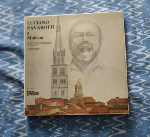 Luciano pavarotti a modena - -,