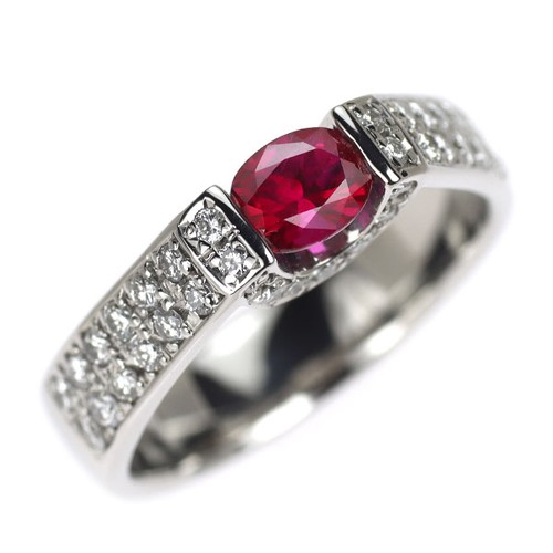 Anello con diamanti rubino