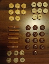 Bottoni in legno, lotto di 5 modelli, residui.