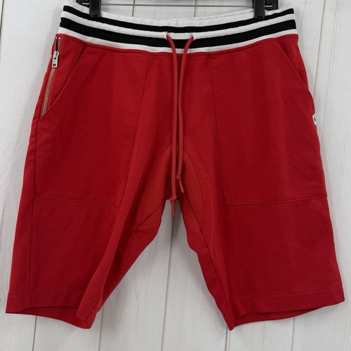 Questi pantaloncini rossi
