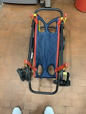 carrellino per cani con problemi di deambulazione.