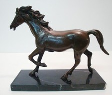 Statua Cavallo Puledro Natura