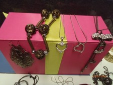 Enorme mega lotto Bracciali Collane Orecchini Anelli vedi foto stock