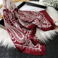 Sciarpa quadrata in poliestere