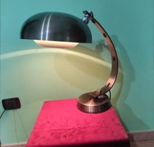 Lampada da scrivania disegnata da Angelo Lelli