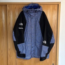 supreme north face montagna