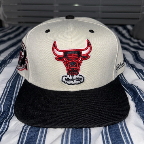 Cappello aderente bianco