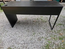 Scrivania moderna in legno teak marrone scuro con 2 cassetti e foro passacavi