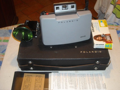 Polaroid-220