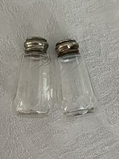 Scuoti sale e pepe in vetro