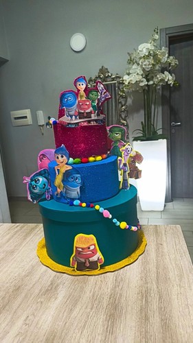 Inside out torta - out,