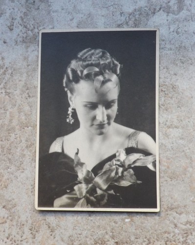 Bellissima vecchia foto - , donna