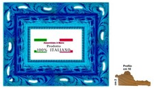 Cornice in legno traforata blu