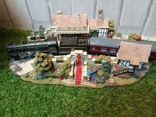 Lilliput lane the royal - lilliput,
