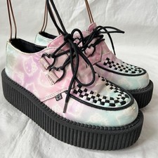 TUK x Hello Kitty Viva Mondo