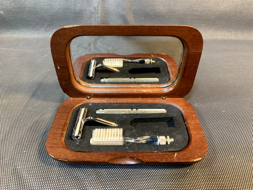 Set trousse toilette in - di,