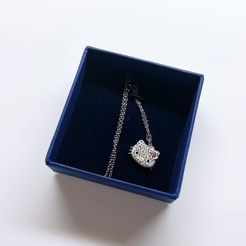 Collana con ciondolo - , viso
