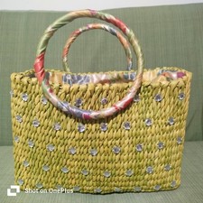 Borsa Estate Intrecciata Verde . Foderata Con Tessuto Raso Fantasia.