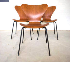 Sedie da pranzo modello 3107 in teak di Arne Jacobsen per Fritz Hansen.