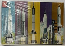 AMT 1:200 Saturn V Rocket &