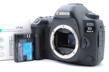 Corpo fotocamera reflex digitale Canon EOS 5D Mark IV 30,4MP quasi come nuova con caricatore dal Giappone
