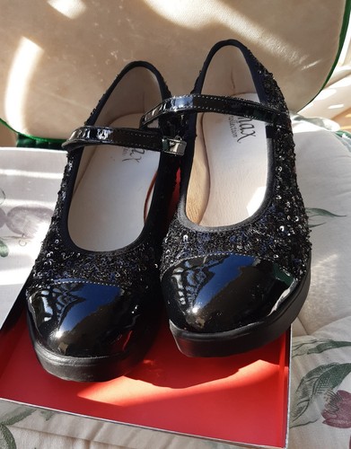 Scarpe vernice nera e - nera,