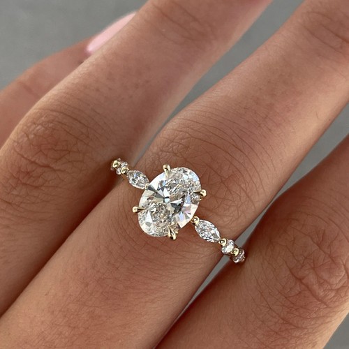 Anello ovale con - , di