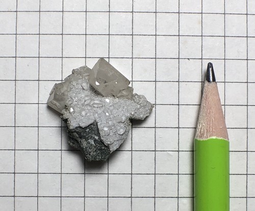 Scheelite specimen mined in - 4g,