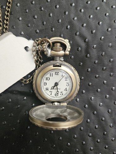 Collana con ciondolo orologio