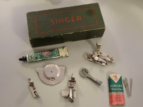 Lot accessoires boîte singer - boîte,