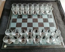 Scacchiera vetro bicchieri shottini curiosa gioco da tavolo Scacchi