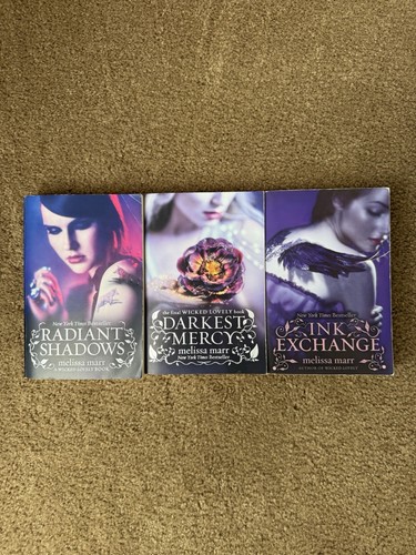 Wicked lovely book - lovely, lot