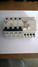 N°1 MERLIN GERIN MULTI9 C60L C 16A 415V + MULTI9 VIGI C60 0,300A DIFFERENZIALE