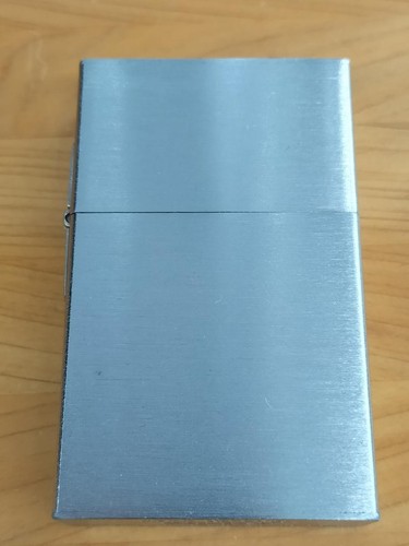 Accendino olio cerniera