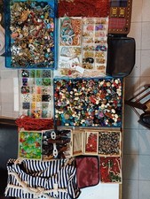 Grande lotto di bigiotteria e accessori ottimo per mercatini 