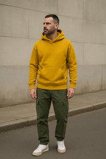 Felpa Uomo Hyper Addicted Senape con Cappuccio e Stampa Rose – Made in Italy