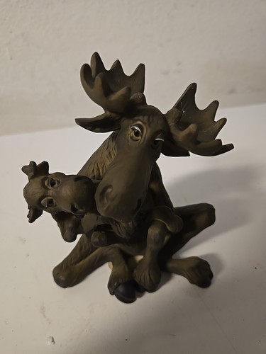 Statuina baby love moose - love,