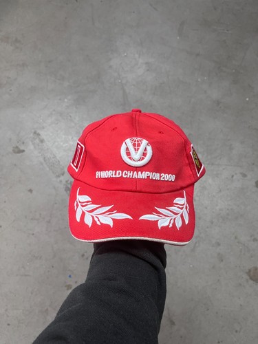 Cappellino rosso campione del